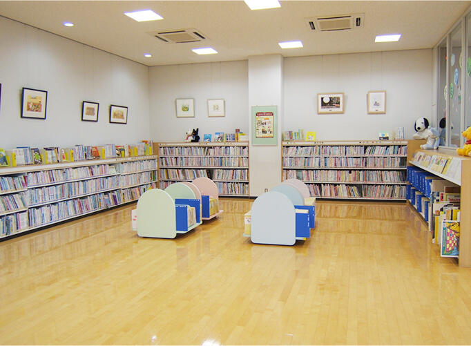 "絵本フロアの様子