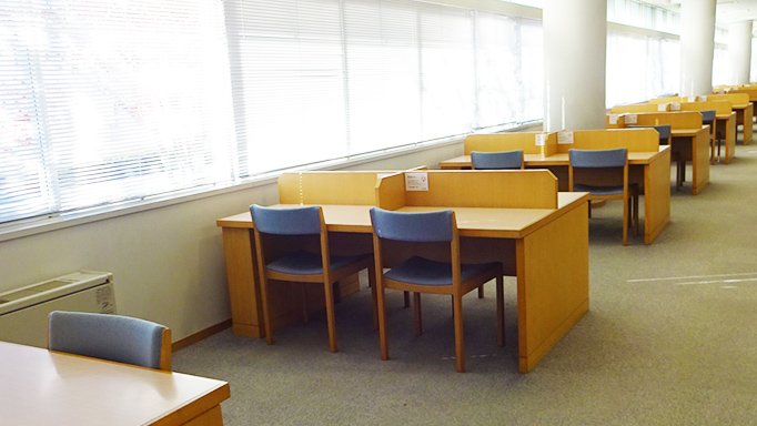 南側閲覧席の様子