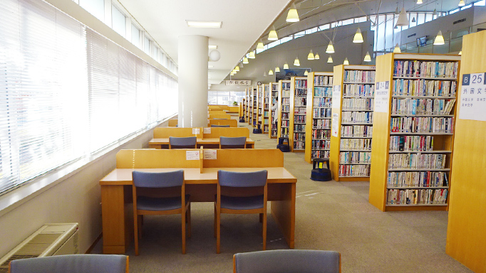 南側閲覧席の様子