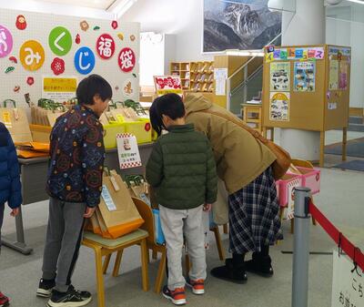 おみくじ福袋本館での様子